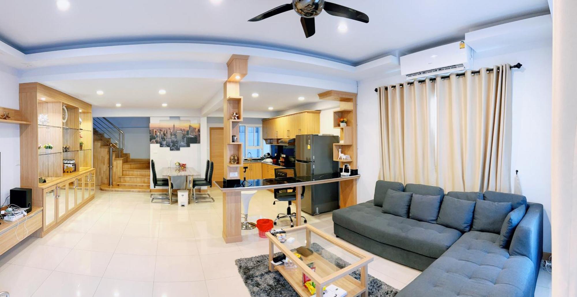 近步行街独栋泳池别墅 * Pattaya