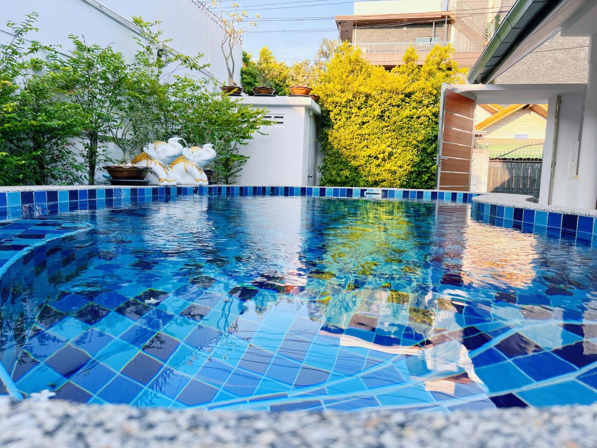近步行街独栋泳池别墅